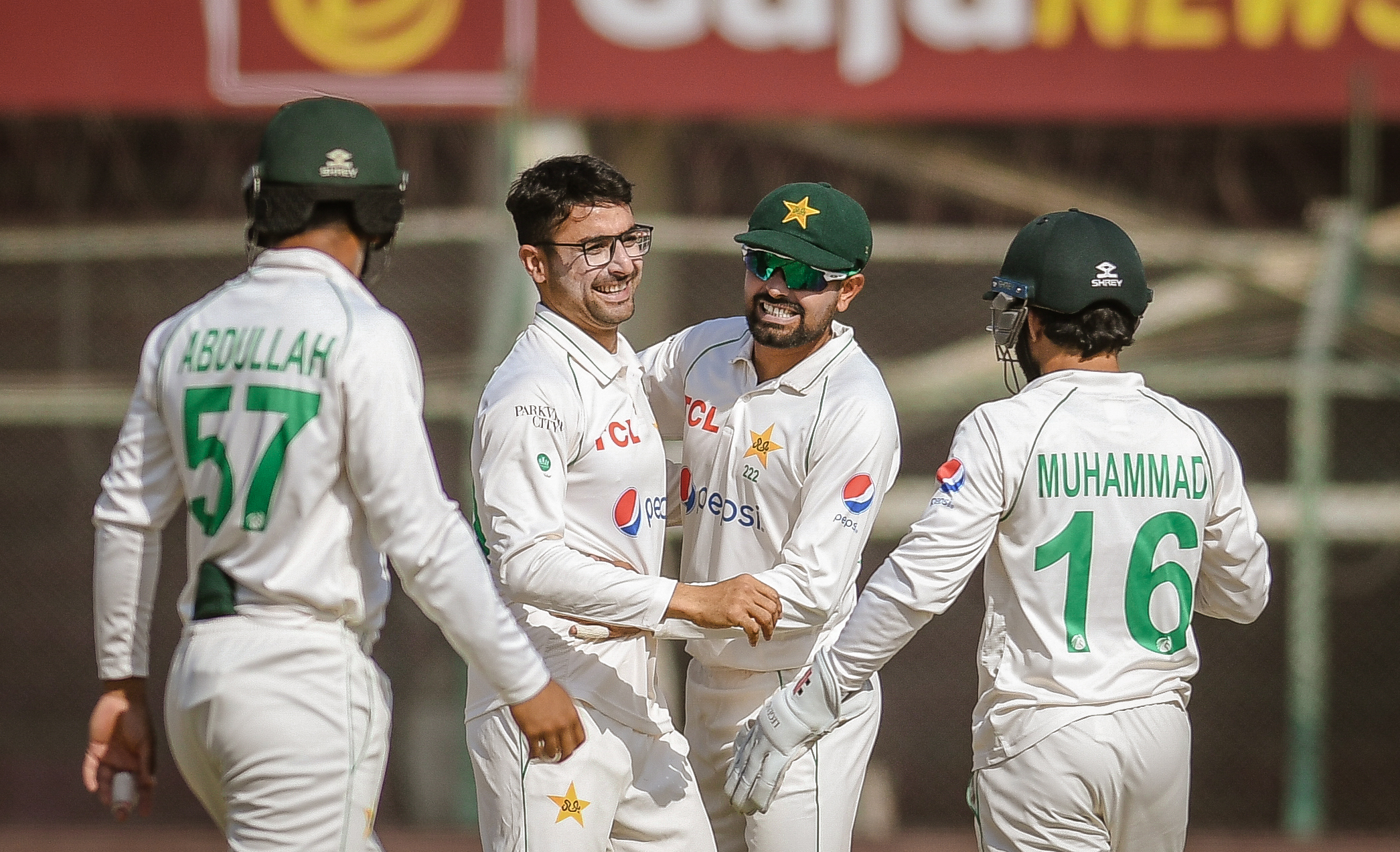 کراچی ٹیسٹ، انگلینڈ پہلی اننگزمیں354رنزپرآؤٹ، پاکستان کی دوسری اننگزکا آغاز
