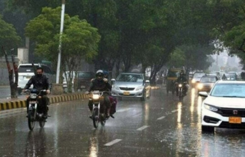 کراچی میں آج وقفے وقفے سے گرج چمک کے ساتھ بارش کا امکان ہے، محکمہ موسمیات